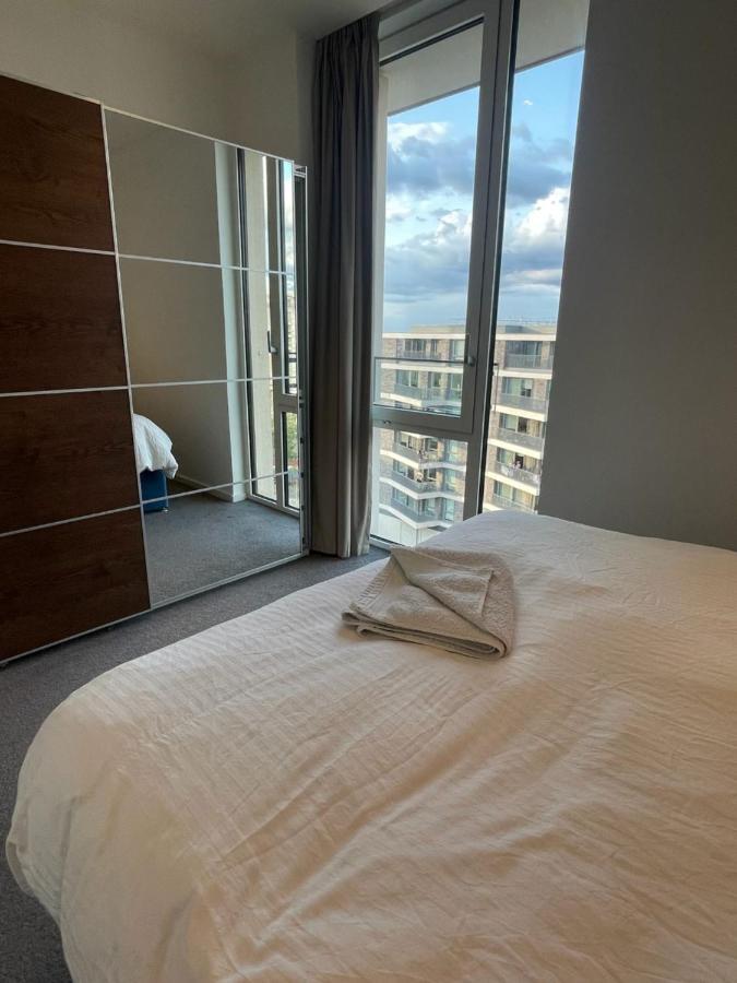 Luxury En-Suite Room Olympic Village In Shared Apartment London Exteriör bild