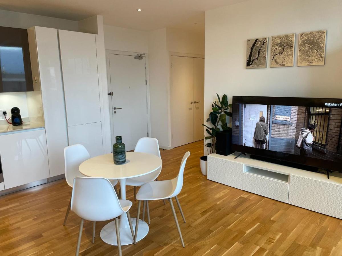 Luxury En-Suite Room Olympic Village In Shared Apartment London Exteriör bild