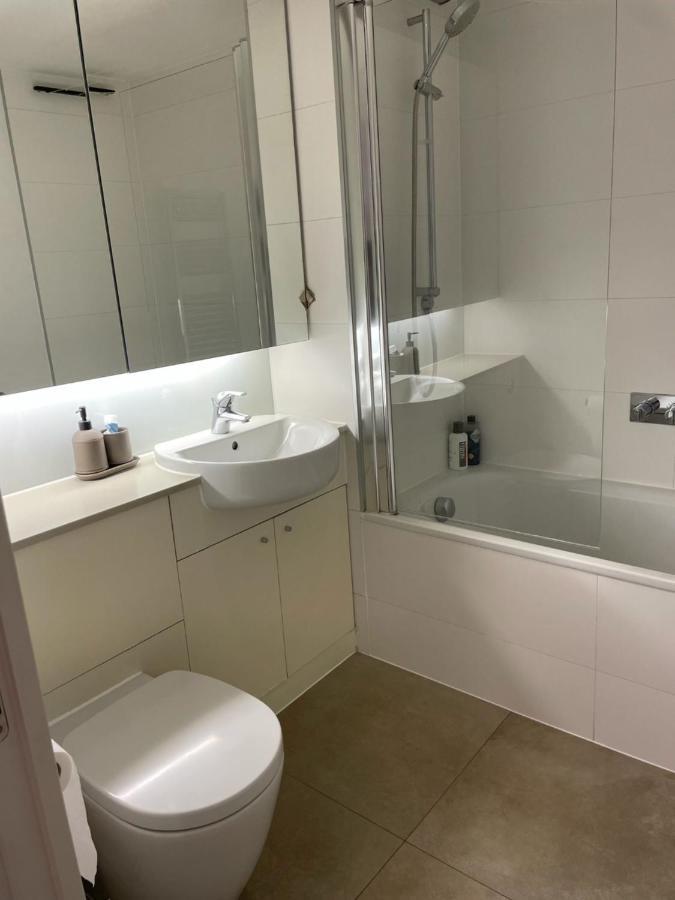 Luxury En-Suite Room Olympic Village In Shared Apartment London Exteriör bild